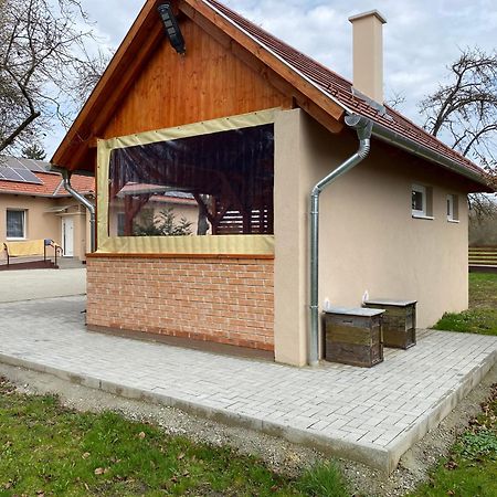 Okerka Vendeghaz Apartment Csesztreg Exterior foto