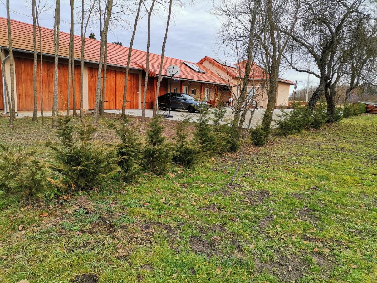 Okerka Vendeghaz Apartment Csesztreg Exterior foto