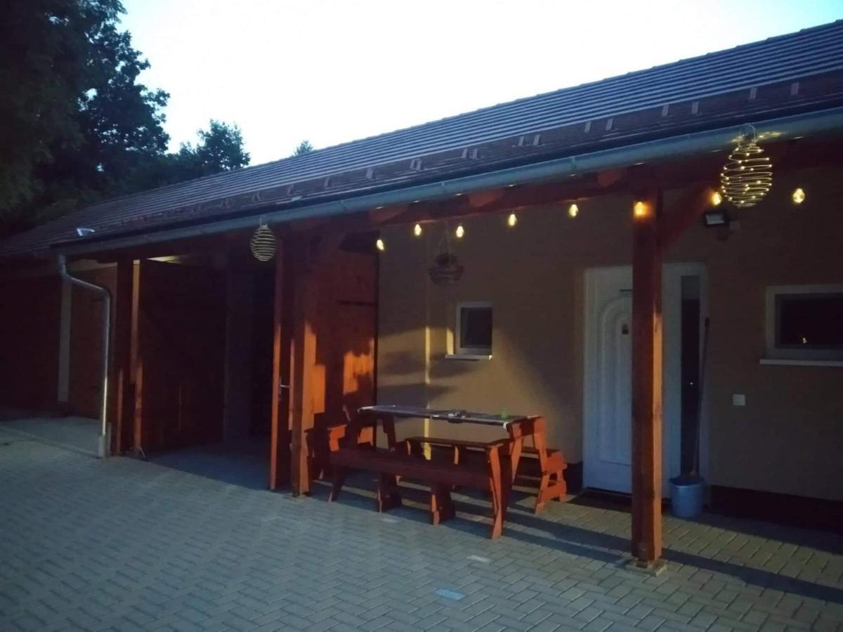 Okerka Vendeghaz Apartment Csesztreg Exterior foto